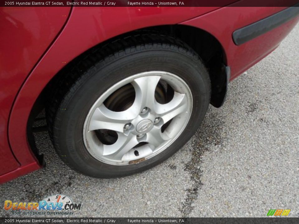 2005 Hyundai Elantra GT Sedan Electric Red Metallic / Gray Photo #16