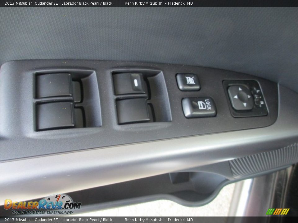 2013 Mitsubishi Outlander SE Labrador Black Pearl / Black Photo #10