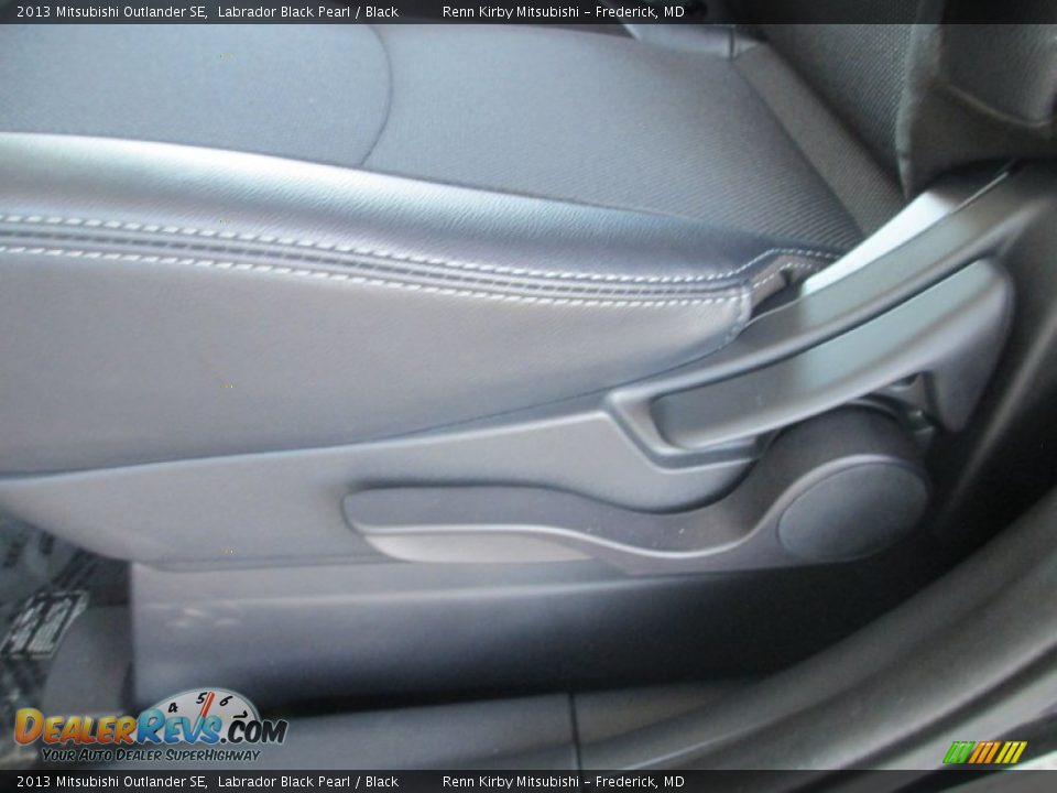 2013 Mitsubishi Outlander SE Labrador Black Pearl / Black Photo #14