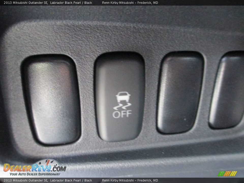2013 Mitsubishi Outlander SE Labrador Black Pearl / Black Photo #15
