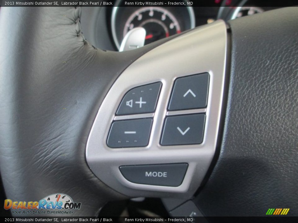 2013 Mitsubishi Outlander SE Labrador Black Pearl / Black Photo #16