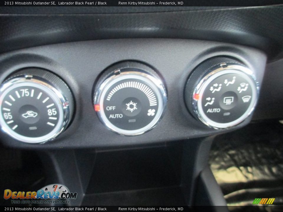 2013 Mitsubishi Outlander SE Labrador Black Pearl / Black Photo #28