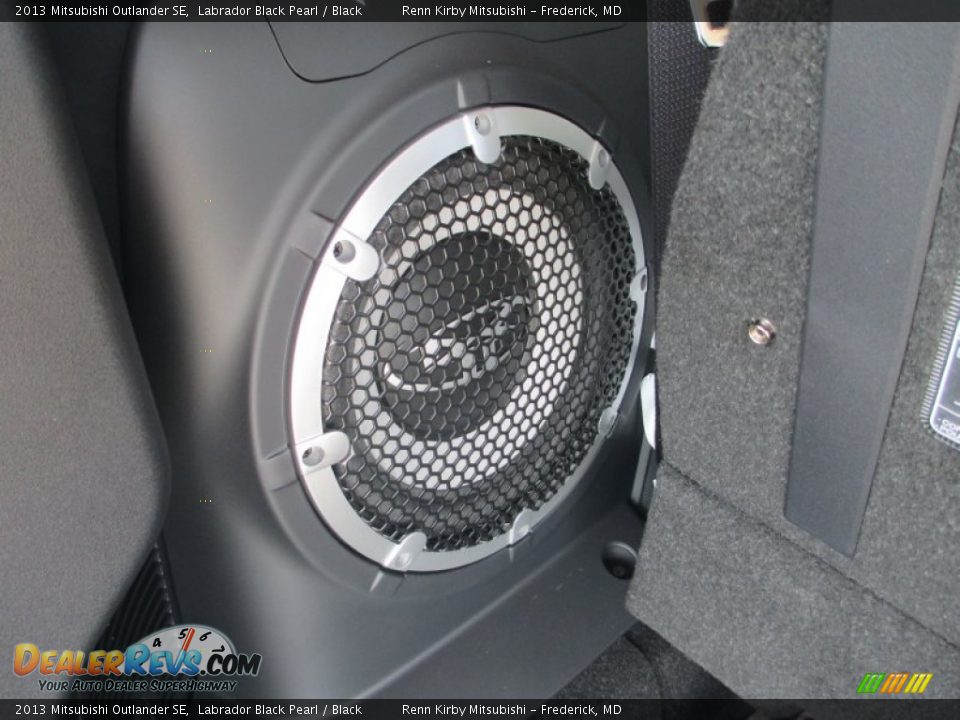 2013 Mitsubishi Outlander SE Labrador Black Pearl / Black Photo #33