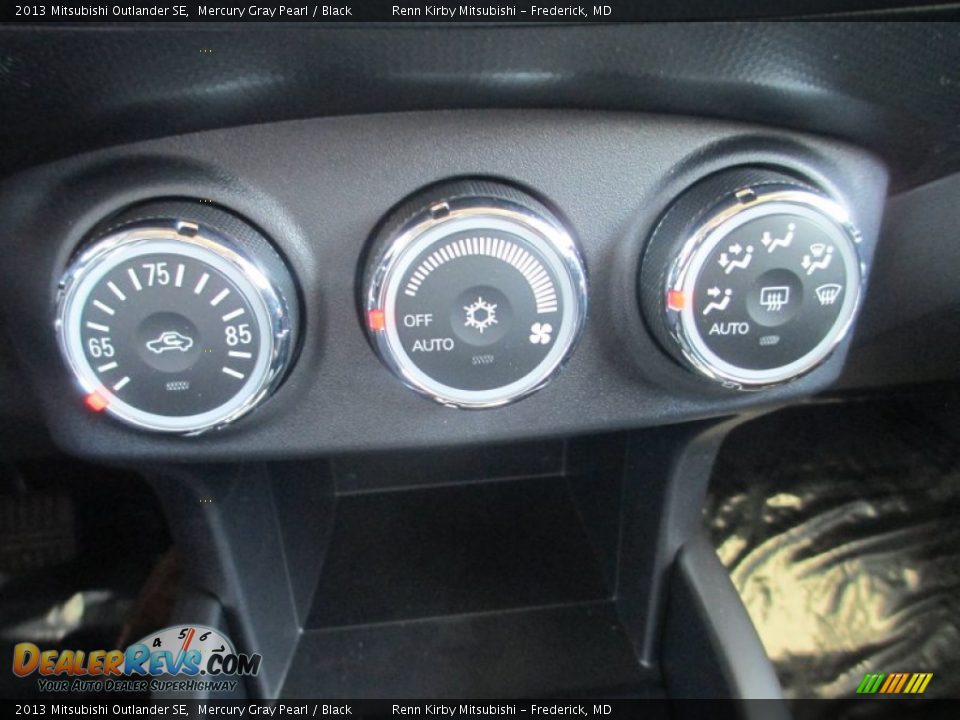 2013 Mitsubishi Outlander SE Mercury Gray Pearl / Black Photo #17