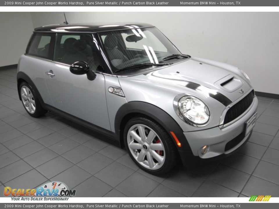 Front 3/4 View of 2009 Mini Cooper John Cooper Works Hardtop Photo #8