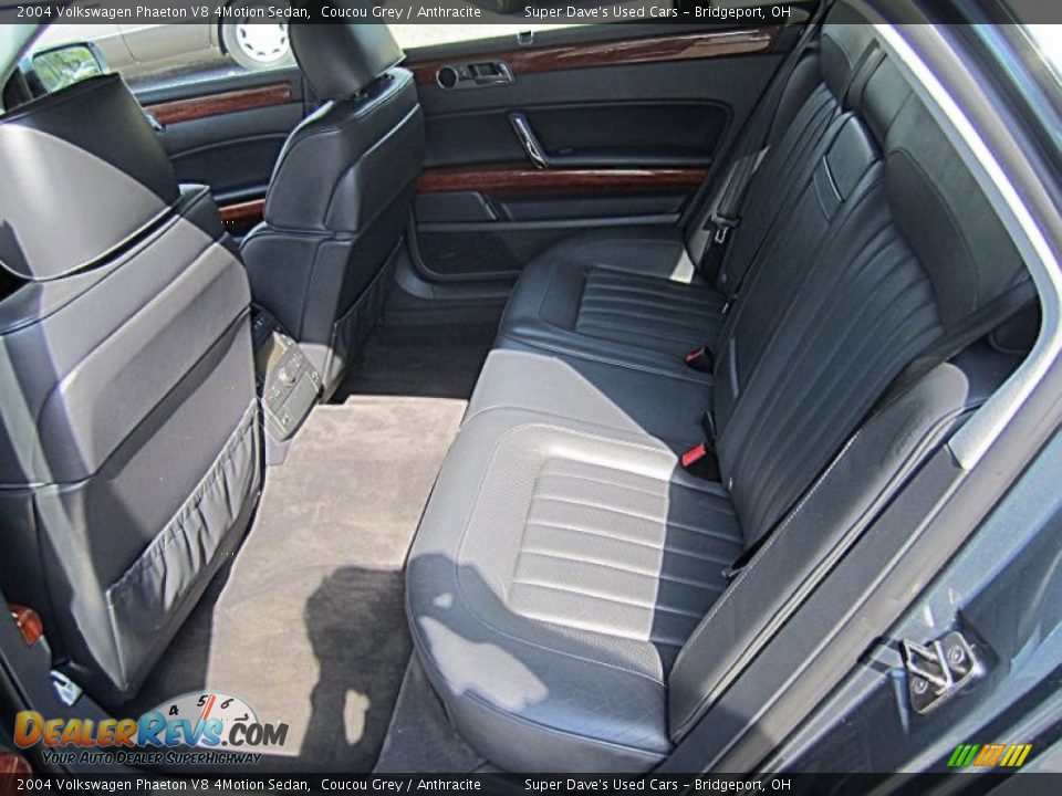 2004 Volkswagen Phaeton V8 4Motion Sedan Coucou Grey / Anthracite Photo #20