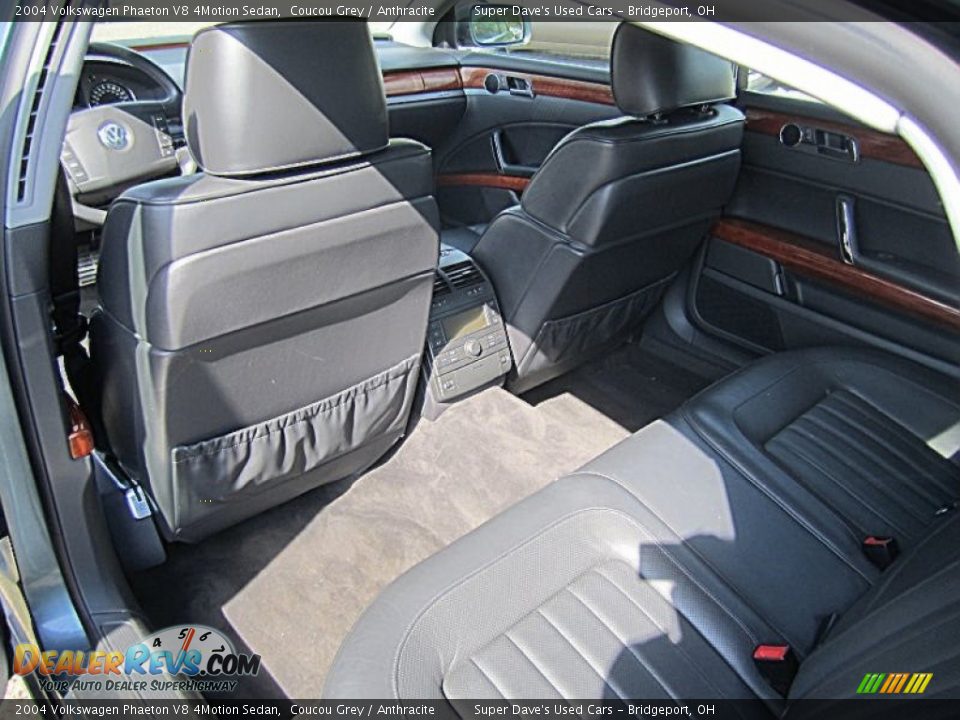 2004 Volkswagen Phaeton V8 4Motion Sedan Coucou Grey / Anthracite Photo #21