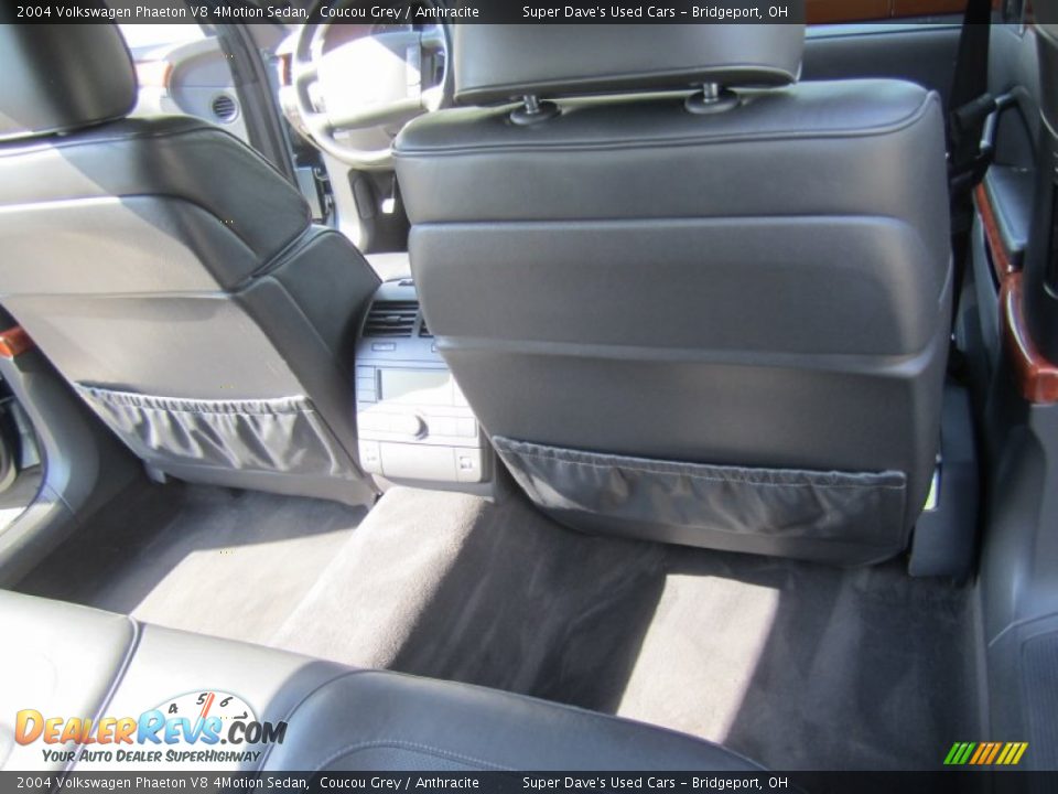 2004 Volkswagen Phaeton V8 4Motion Sedan Coucou Grey / Anthracite Photo #25