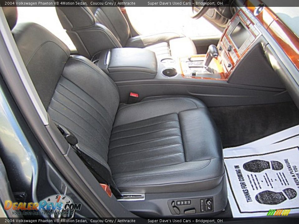 2004 Volkswagen Phaeton V8 4Motion Sedan Coucou Grey / Anthracite Photo #26