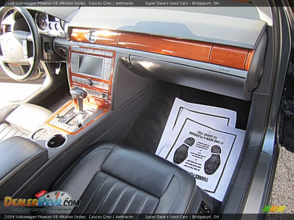 2004 Volkswagen Phaeton V8 4Motion Sedan Coucou Grey / Anthracite Photo #27