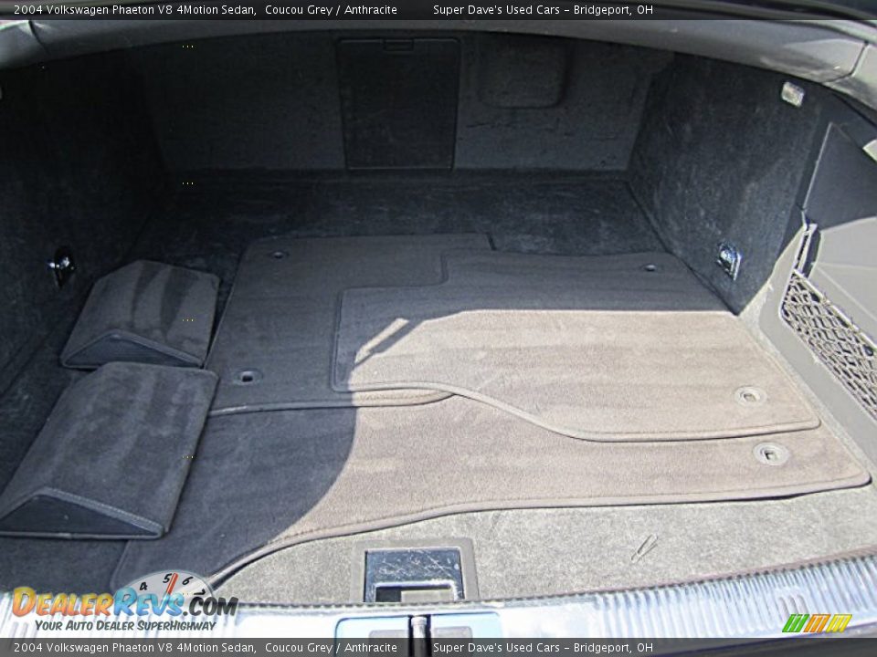 2004 Volkswagen Phaeton V8 4Motion Sedan Coucou Grey / Anthracite Photo #31