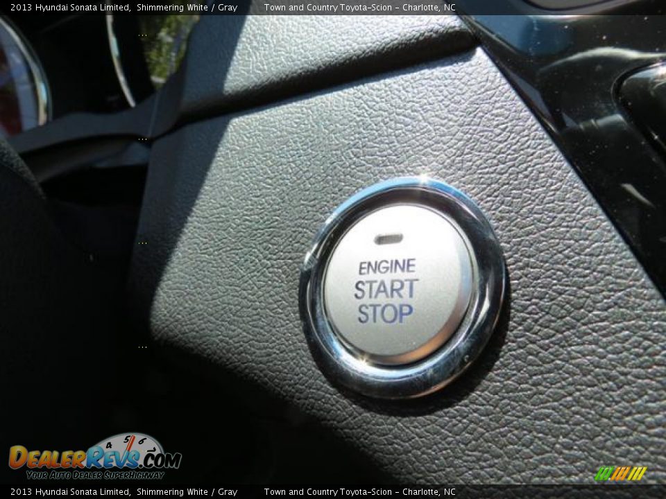 Controls of 2013 Hyundai Sonata Limited Photo #32
