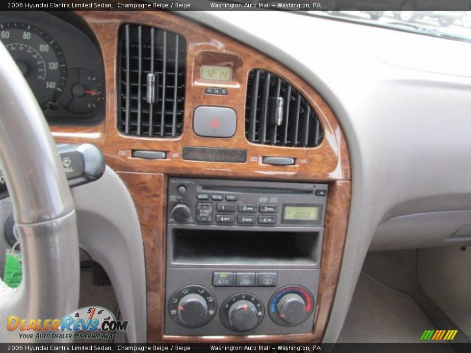 2006 Hyundai Elantra Limited Sedan Champagne Beige / Beige Photo #14