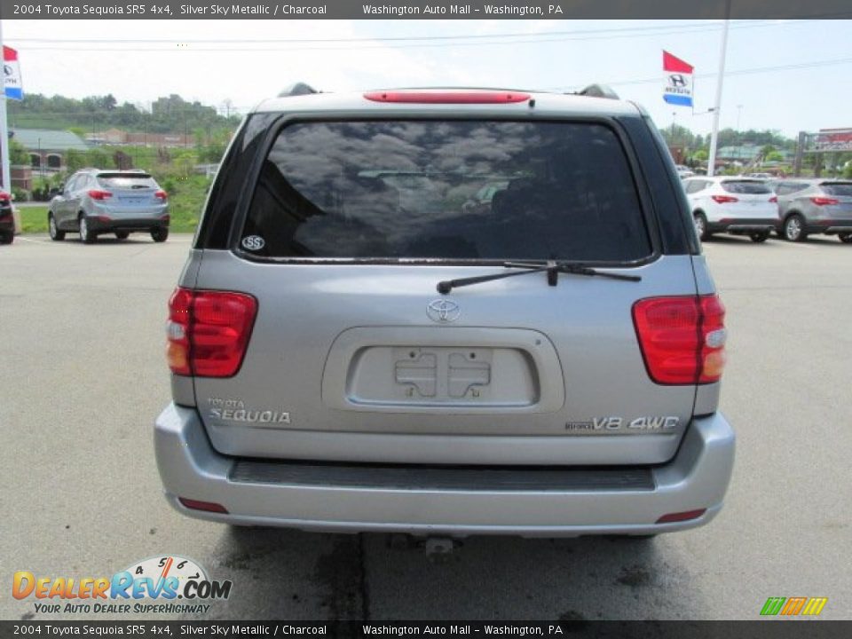2004 Toyota Sequoia SR5 4x4 Silver Sky Metallic / Charcoal Photo #8