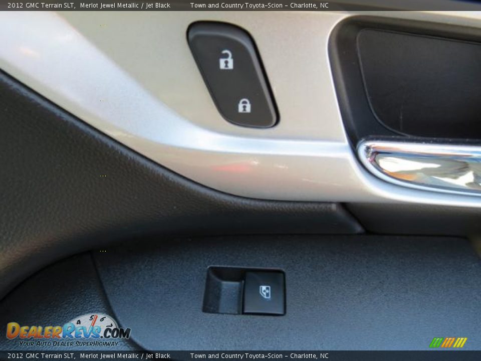 Controls of 2012 GMC Terrain SLT Photo #29