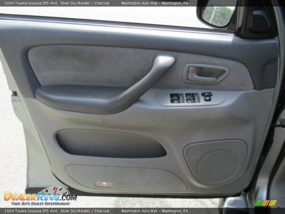 2004 Toyota Sequoia SR5 4x4 Silver Sky Metallic / Charcoal Photo #15