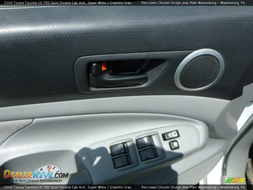2009 Toyota Tacoma V6 TRD Sport Double Cab 4x4 Super White / Graphite Gray Photo #12