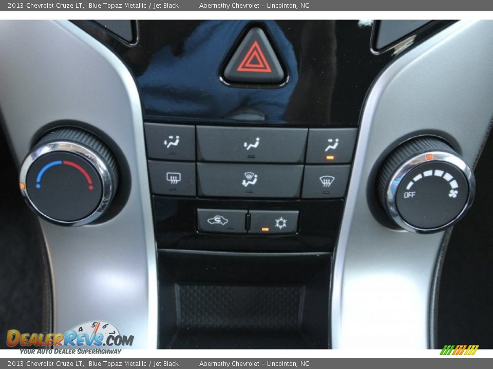 Controls of 2013 Chevrolet Cruze LT Photo #11