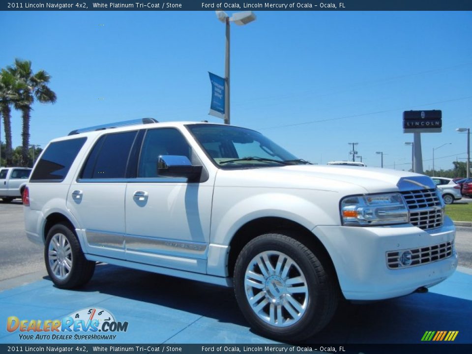 Front 3/4 View of 2011 Lincoln Navigator 4x2 Photo #7