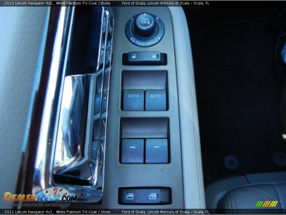 Controls of 2011 Lincoln Navigator 4x2 Photo #13