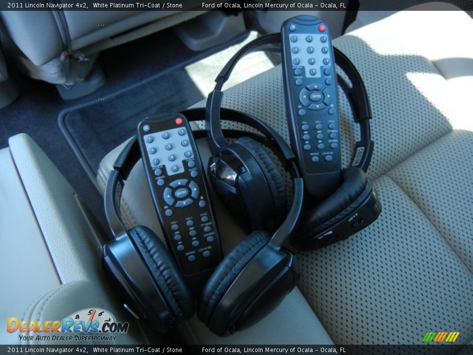 Entertainment System of 2011 Lincoln Navigator 4x2 Photo #20
