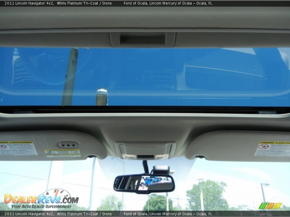 Sunroof of 2011 Lincoln Navigator 4x2 Photo #22