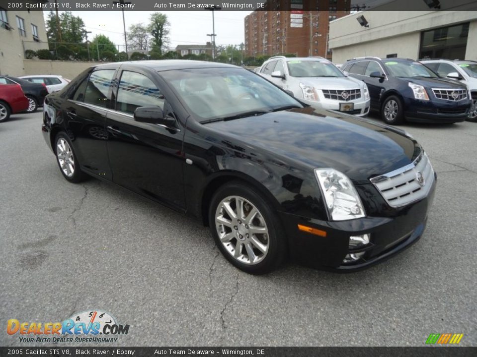 Front 3/4 View of 2005 Cadillac STS V8 Photo #4