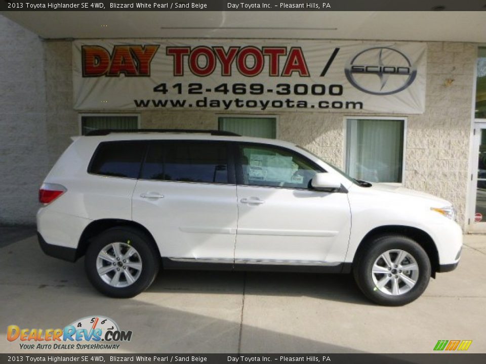2013 Toyota Highlander SE 4WD Blizzard White Pearl / Sand Beige Photo #1