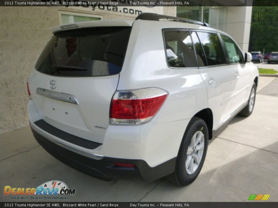 2013 Toyota Highlander SE 4WD Blizzard White Pearl / Sand Beige Photo #2