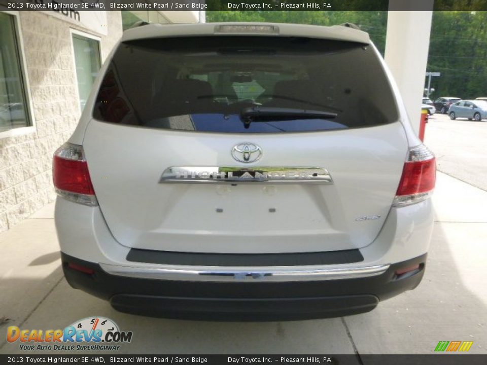 2013 Toyota Highlander SE 4WD Blizzard White Pearl / Sand Beige Photo #3