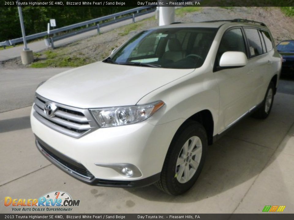 2013 Toyota Highlander SE 4WD Blizzard White Pearl / Sand Beige Photo #5