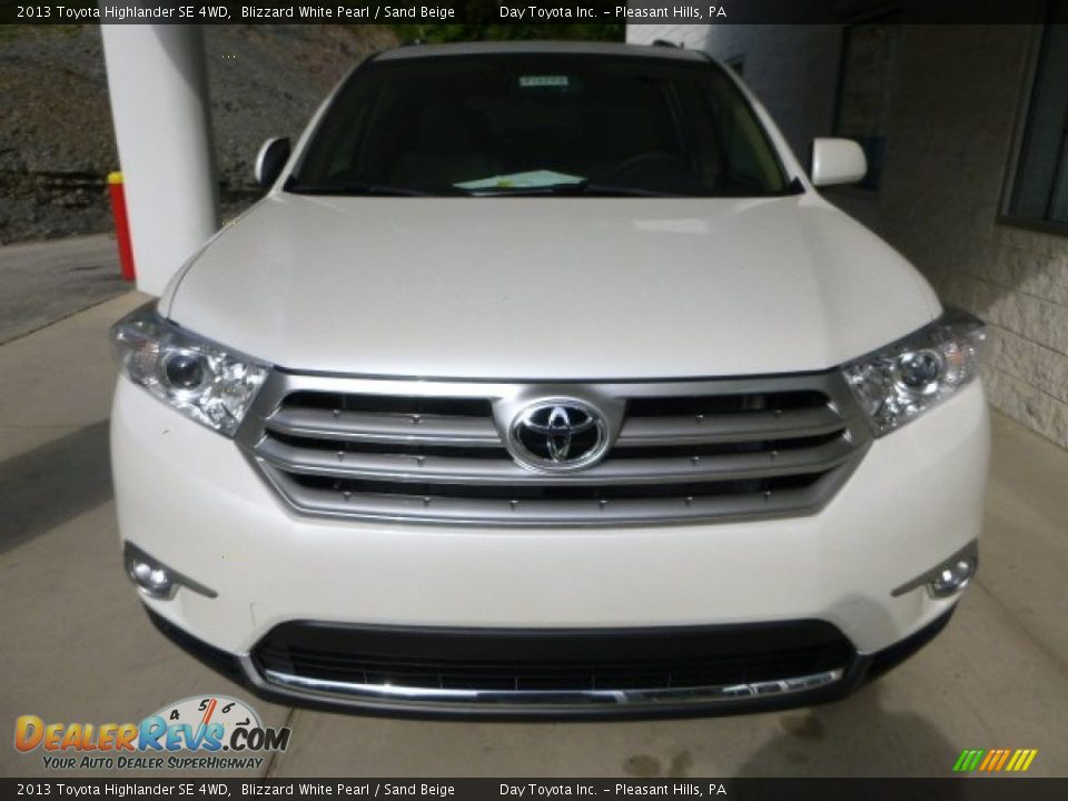 2013 Toyota Highlander SE 4WD Blizzard White Pearl / Sand Beige Photo #6