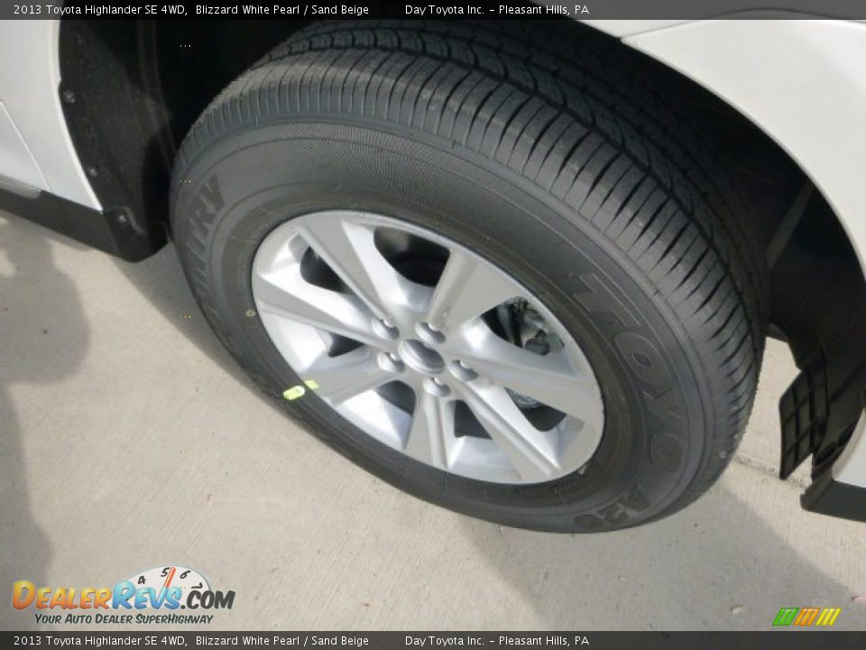2013 Toyota Highlander SE 4WD Blizzard White Pearl / Sand Beige Photo #8