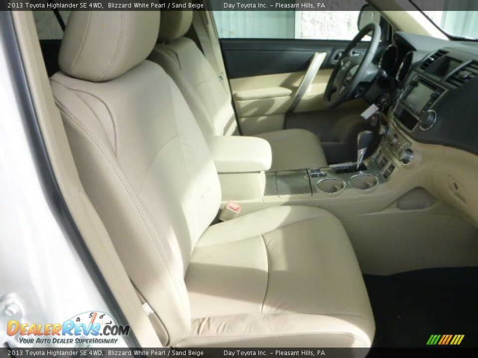 2013 Toyota Highlander SE 4WD Blizzard White Pearl / Sand Beige Photo #9