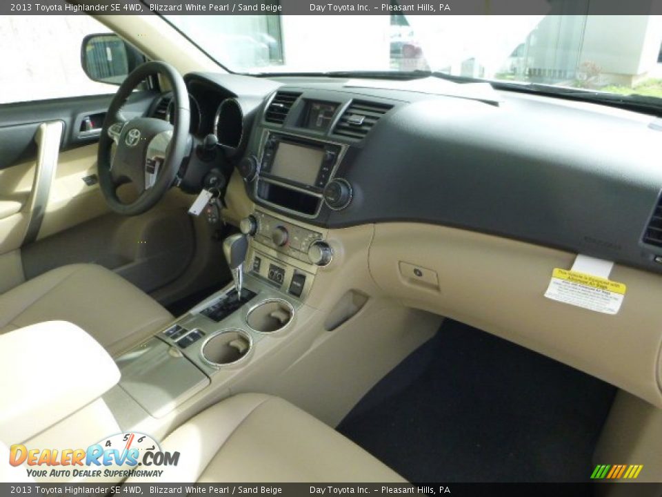 2013 Toyota Highlander SE 4WD Blizzard White Pearl / Sand Beige Photo #10