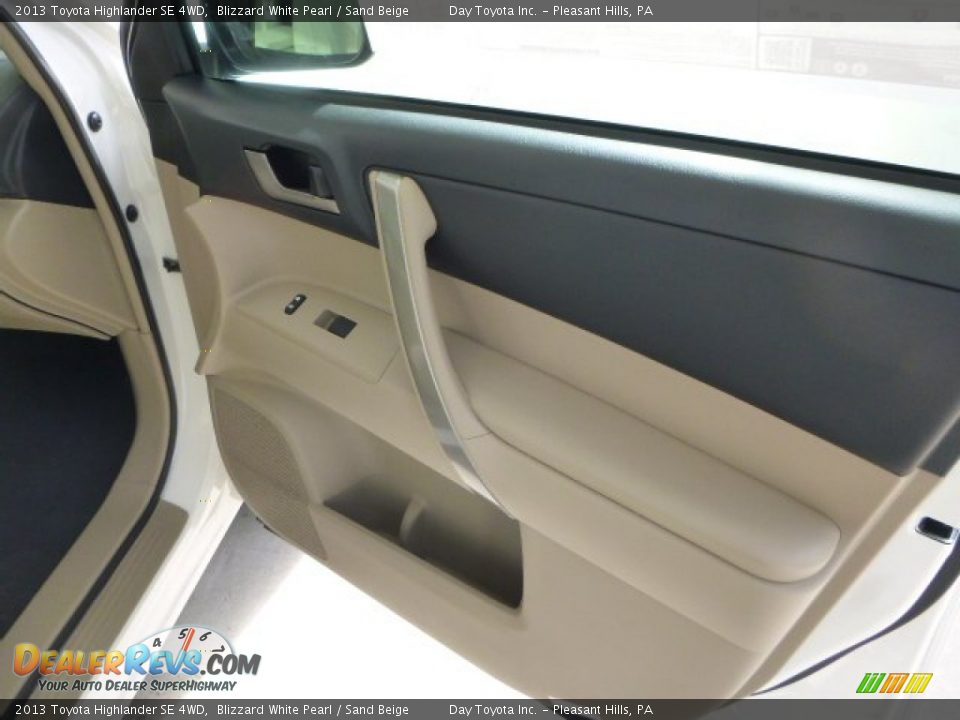 2013 Toyota Highlander SE 4WD Blizzard White Pearl / Sand Beige Photo #11