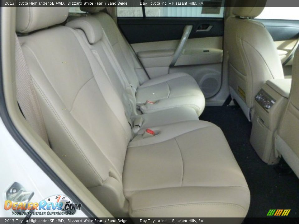 2013 Toyota Highlander SE 4WD Blizzard White Pearl / Sand Beige Photo #12