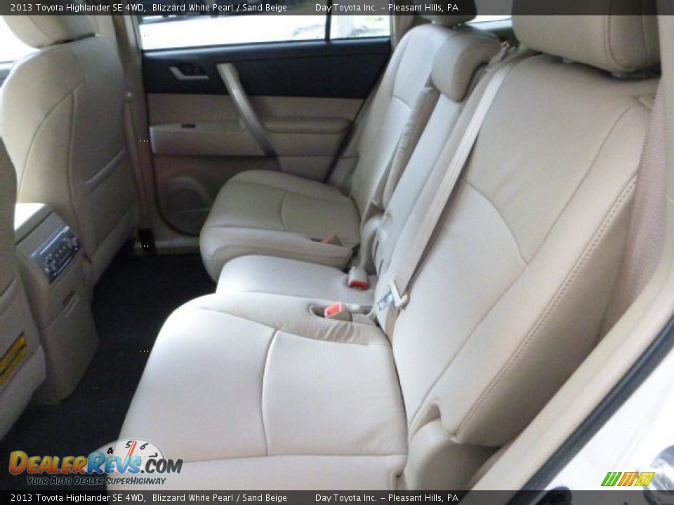 2013 Toyota Highlander SE 4WD Blizzard White Pearl / Sand Beige Photo #14