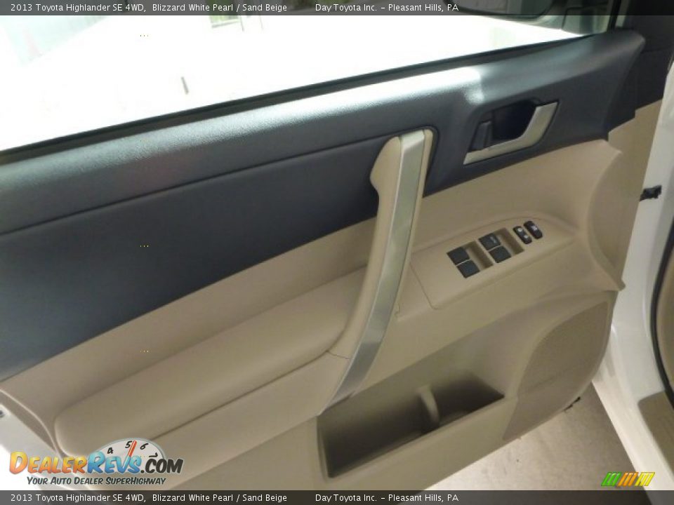 2013 Toyota Highlander SE 4WD Blizzard White Pearl / Sand Beige Photo #16