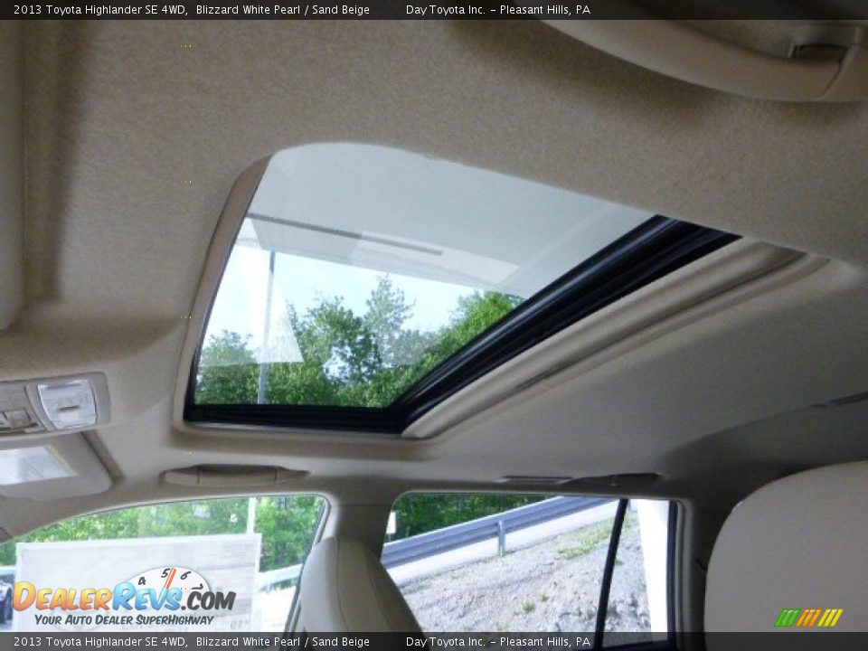 2013 Toyota Highlander SE 4WD Blizzard White Pearl / Sand Beige Photo #17