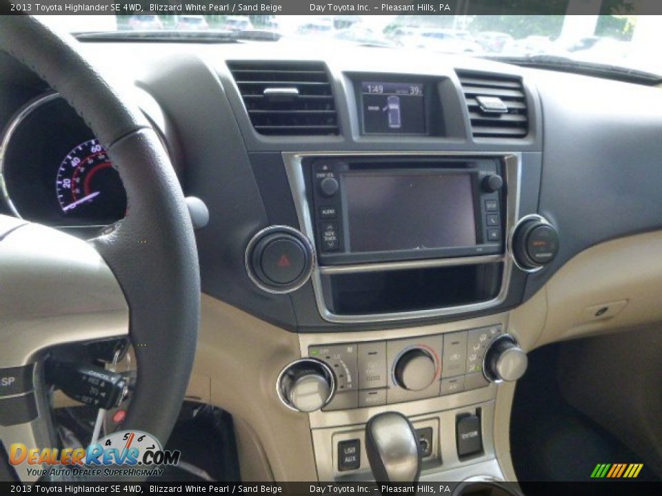 2013 Toyota Highlander SE 4WD Blizzard White Pearl / Sand Beige Photo #18