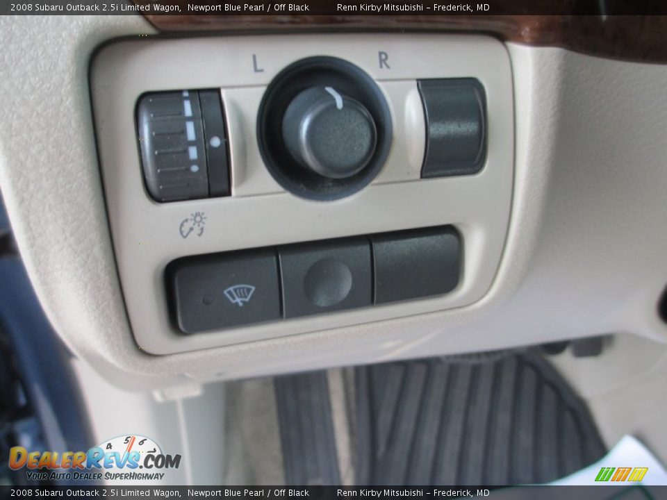 Controls of 2008 Subaru Outback 2.5i Limited Wagon Photo #14
