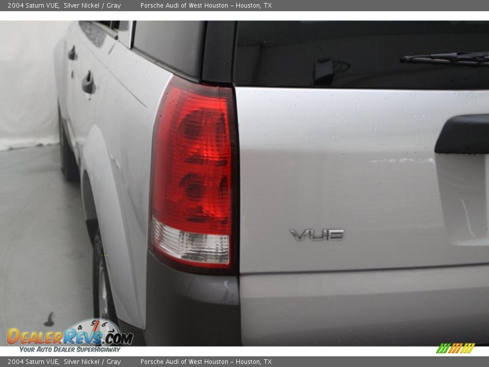 2004 Saturn VUE Silver Nickel / Gray Photo #9