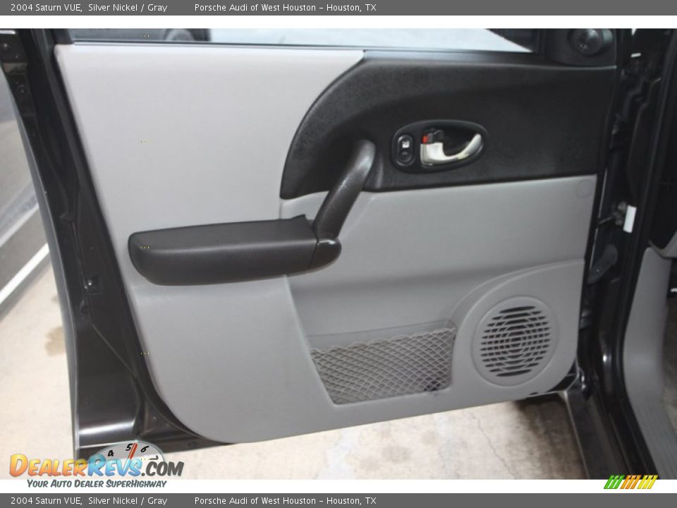 2004 Saturn VUE Silver Nickel / Gray Photo #17