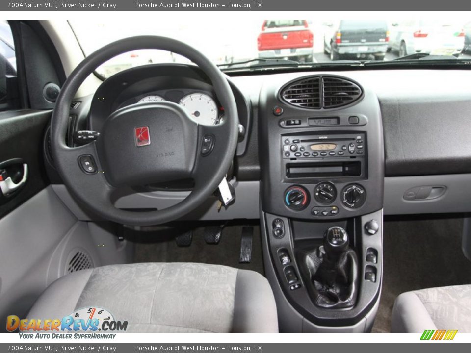 2004 Saturn VUE Silver Nickel / Gray Photo #23