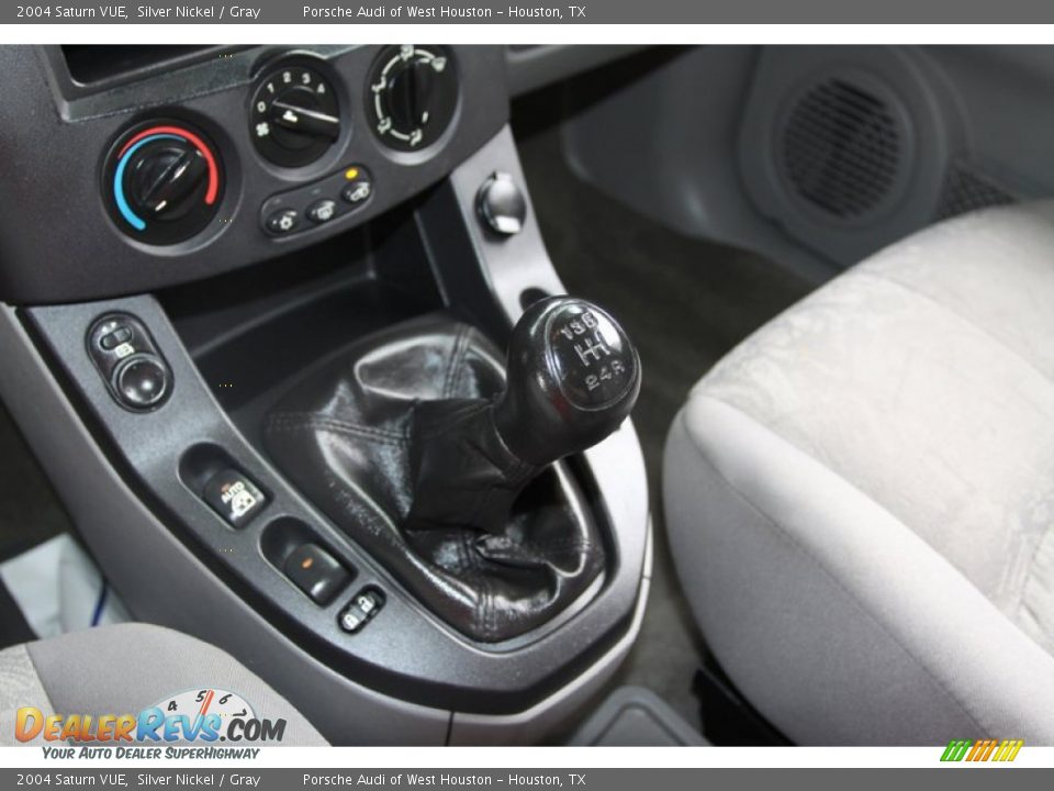 2004 Saturn VUE Silver Nickel / Gray Photo #25