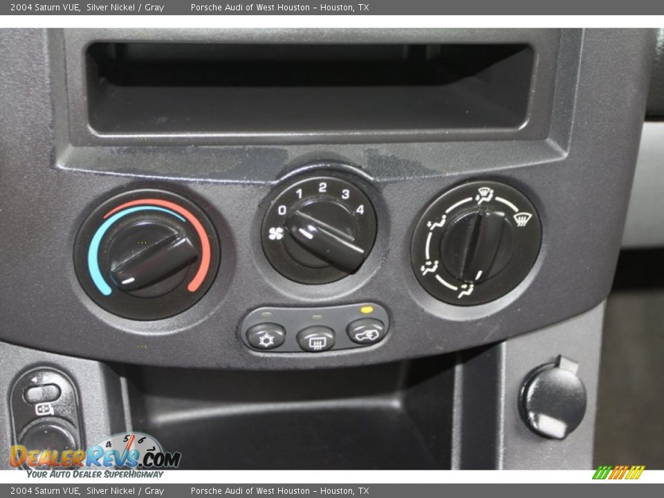 2004 Saturn VUE Silver Nickel / Gray Photo #26
