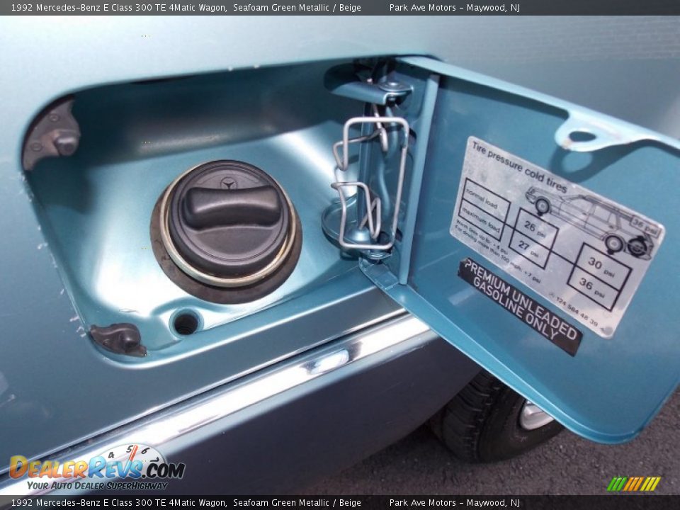 1992 Mercedes-Benz E Class 300 TE 4Matic Wagon Seafoam Green Metallic / Beige Photo #9