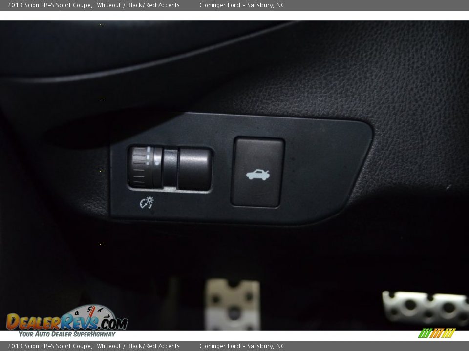 2013 Scion FR-S Sport Coupe Whiteout / Black/Red Accents Photo #16