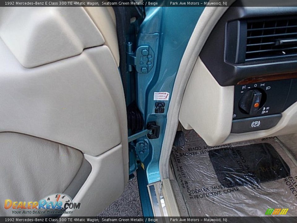 1992 Mercedes-Benz E Class 300 TE 4Matic Wagon Seafoam Green Metallic / Beige Photo #13